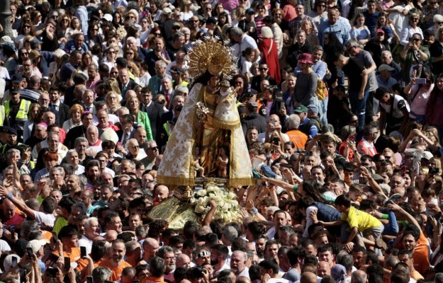 Localidades valencianas celebran la fiesta de sus patronas, las 'Mare de Déu trobades'