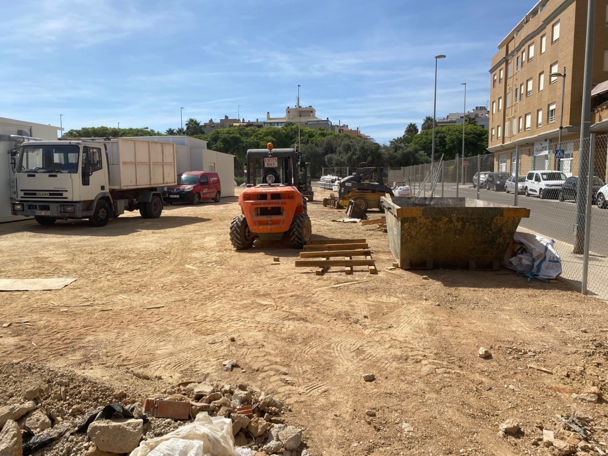 Barracones en el CEIP Orba de Alfafar este miércoles. - Foto: STEPV