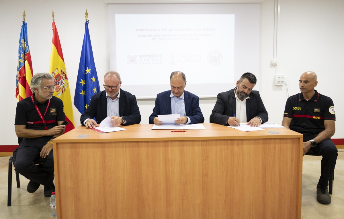 Imagen de la firma del convenio - 