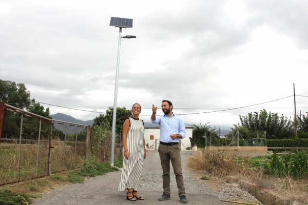 Castelló instala un total de 17 nuevos puntos de alumbrado en una decena de caminos de la Marjalería