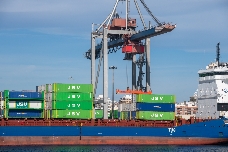El Puerto de Alicante bajará un 12% la tasa de mercancías para incrementar el tráfico