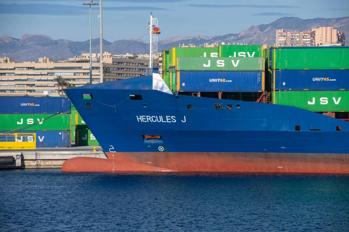 El Puerto de Alicante bajará un 12% la tasa de mercancías para incrementar el tráfico