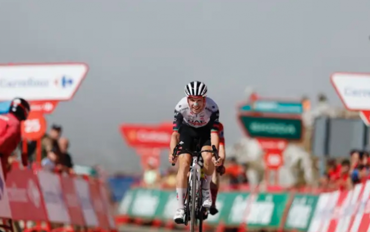 Almeida se doctora en L'Angliru por delante de Vingegaard