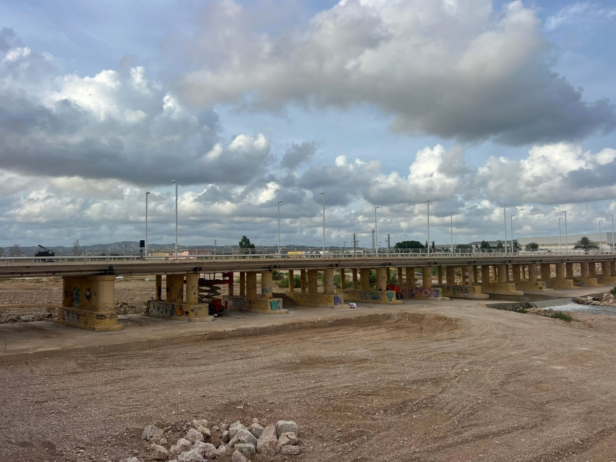 Reabre al tráfico el puente de Carlet que colapsó durante la Dana