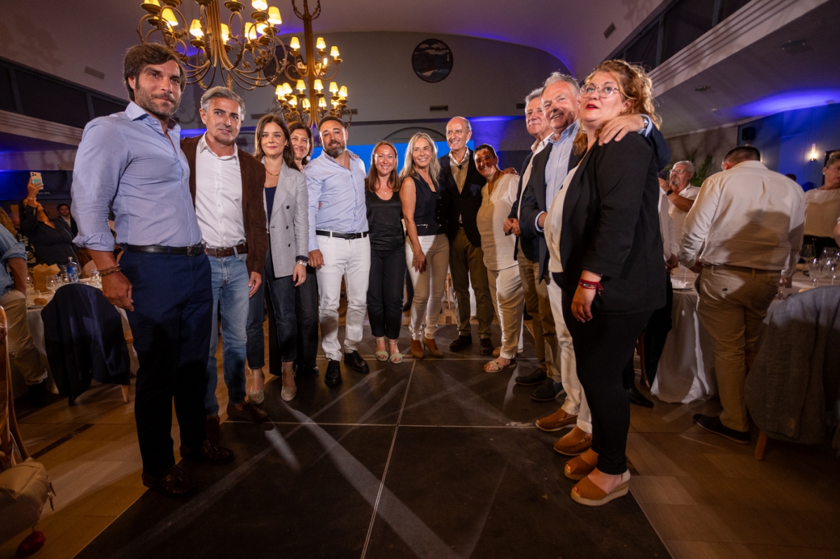 La cena de Francisco Camps con militantes del PP en Alicante, en imágenes 