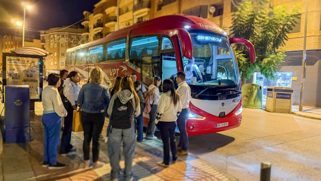 Onda atiende a los estudiantes y refuerza el servicio de autobús a los centros educativos de Castelló