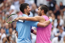 Alcaraz persigue su sexto Grand Slam y el torneo perfecto con liderato y sin ceder ningún set