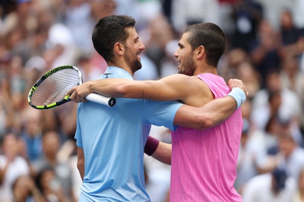 Alcaraz persigue su sexto Grand Slam y el torneo perfecto con liderato y sin ceder ningún set