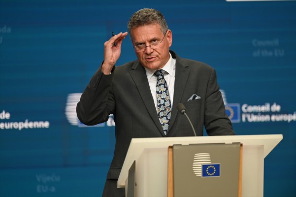 Bruselas aplaude la orden de Trump que aplica el pacto arancelario sin aludir a sus últimas amenazas