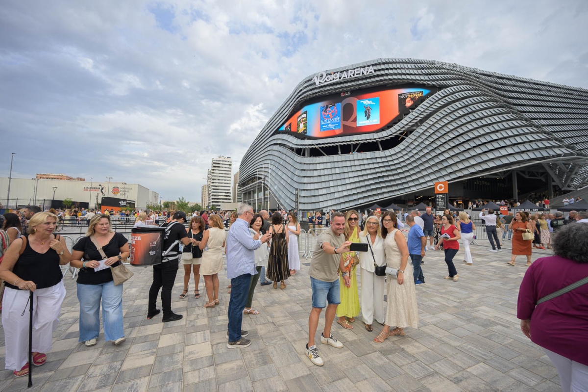 Inauguración del Roig Arena con un homenaje a Nino Bravo