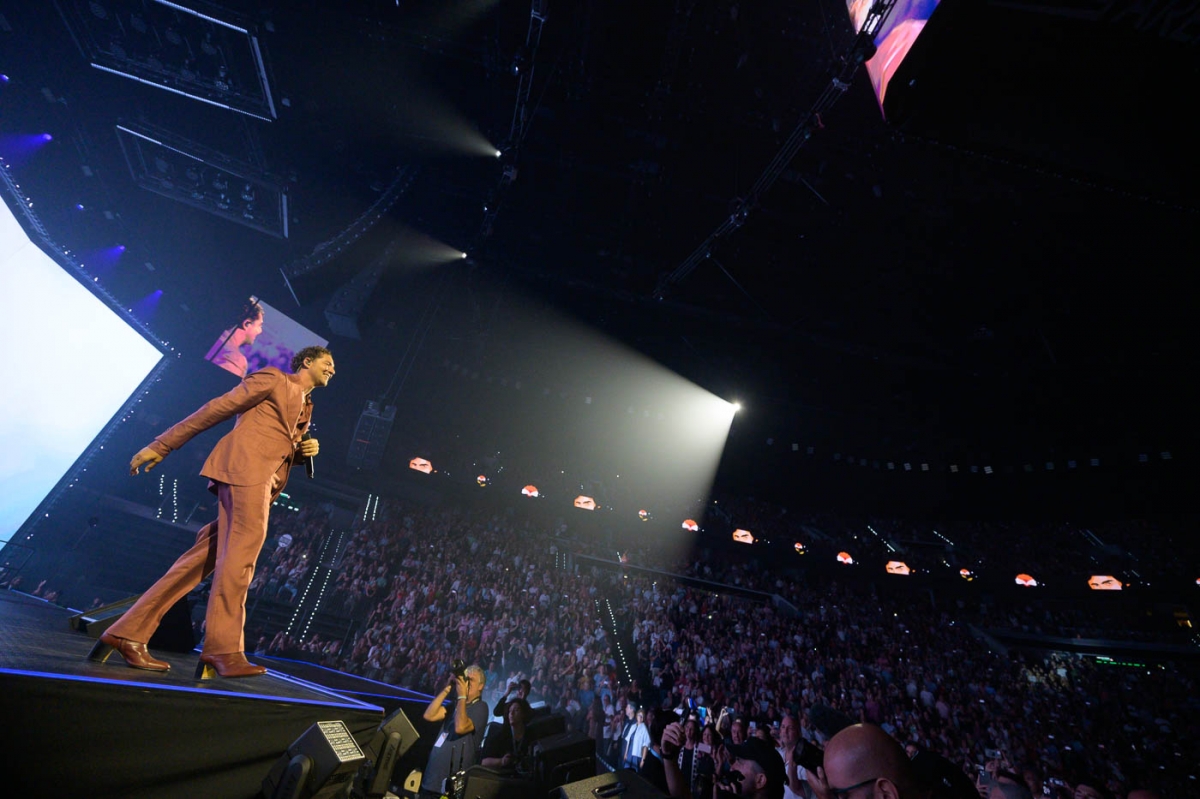 El pop español saluda al Roig Arena con la fuerza de Nino Bravo
