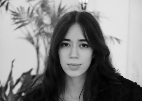 La murciana Lola Tórtola, Premio de Poesía Joven 'Miguel Hernández': la doctora que sueña en verso