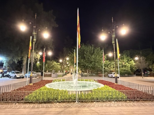Murcia invierte 255.000 euros en renovar la iluminación del Jardín del Malecón con farolas 'inteligentes' y de inspiración histórica