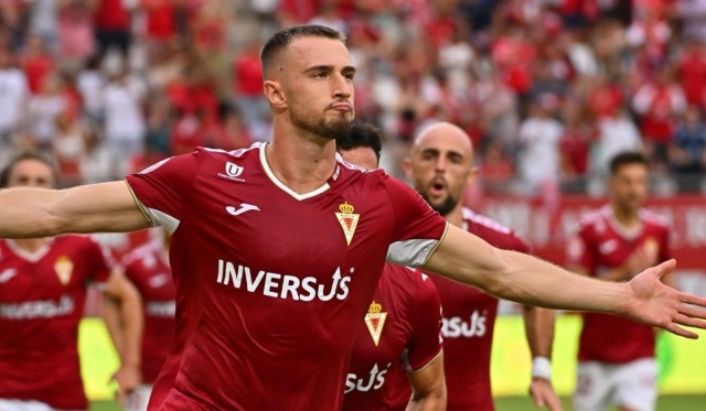 David Flakus ya es determinante para que el Real Murcia gane en el Enrique Roca 