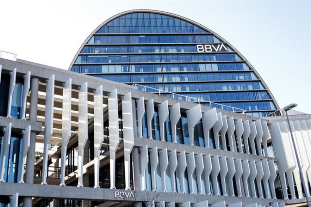 BBVA podrá comprar títulos de Sabadell si alcanza un control del 30% al 50% ahora o en una segunda OPA
