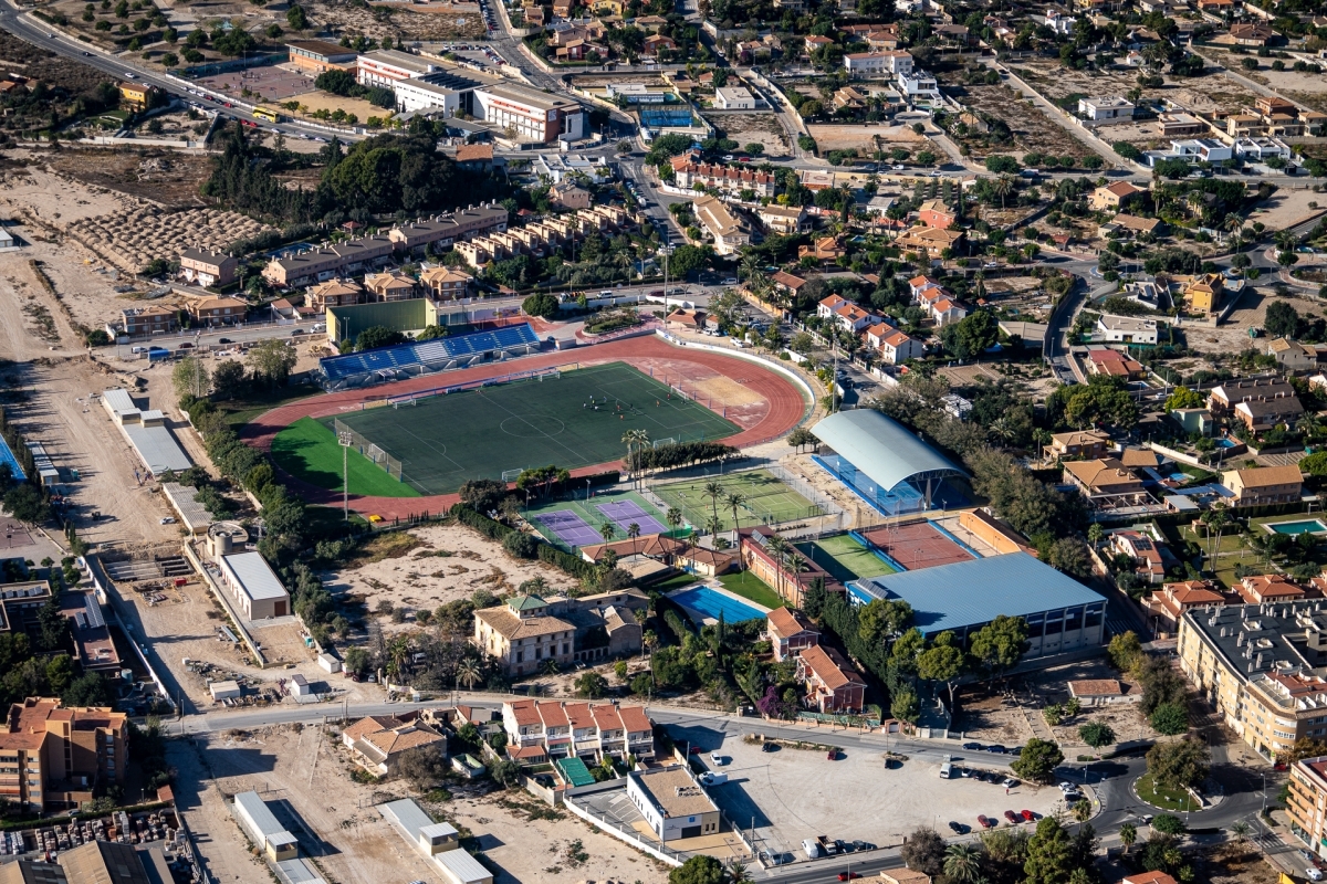 Novedades en el polideportivo Els Oms de Mutxamel: reforma de la piscina y ampliación de la cafetería