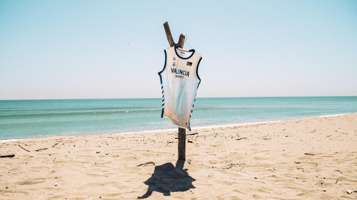 Valencia Basket y hummel lanzan la tercera equipación 25-26