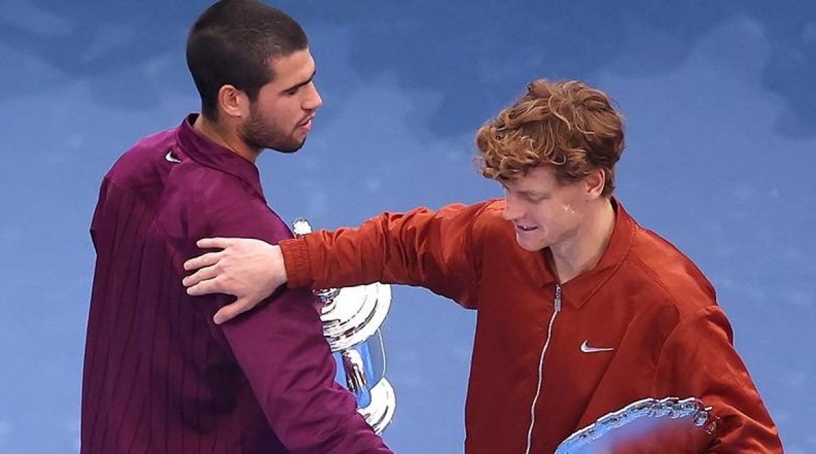 Alcaraz y Sinner con sus trofeos en el US Open. - Foto: ATP