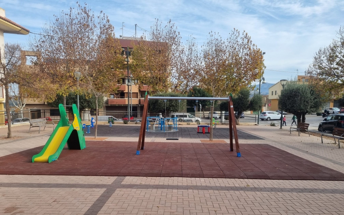 Cocentaina habilitará zonas de sombra en los parques con infraestructuras metálicas con toldos