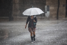Emergencias de la Generalitat eleva de amarillo a naranja la situación del litoral sur de Alicante por lluvias