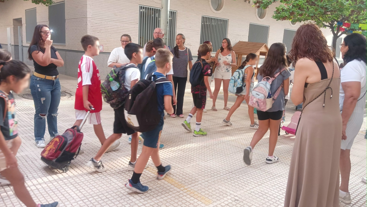 Alumnado del CEIP Ausiàs March de Paiporta el inicio del curso escolar.