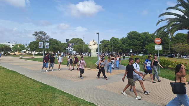 Casi 25.000 estudiantes inician el curso en la UA: el 59% del estudiantado de grados son mujeres