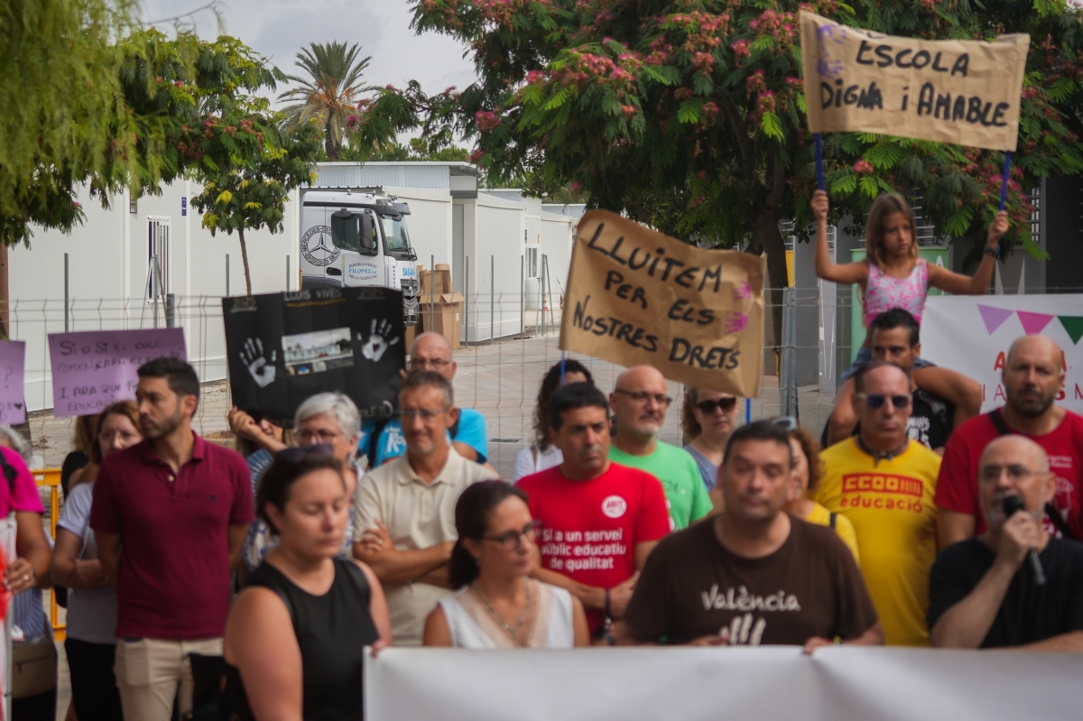 La 'vuelta al cole' en la zona Dana arranca con protestas por los retrasos, pero Rovira no ve la situación como 