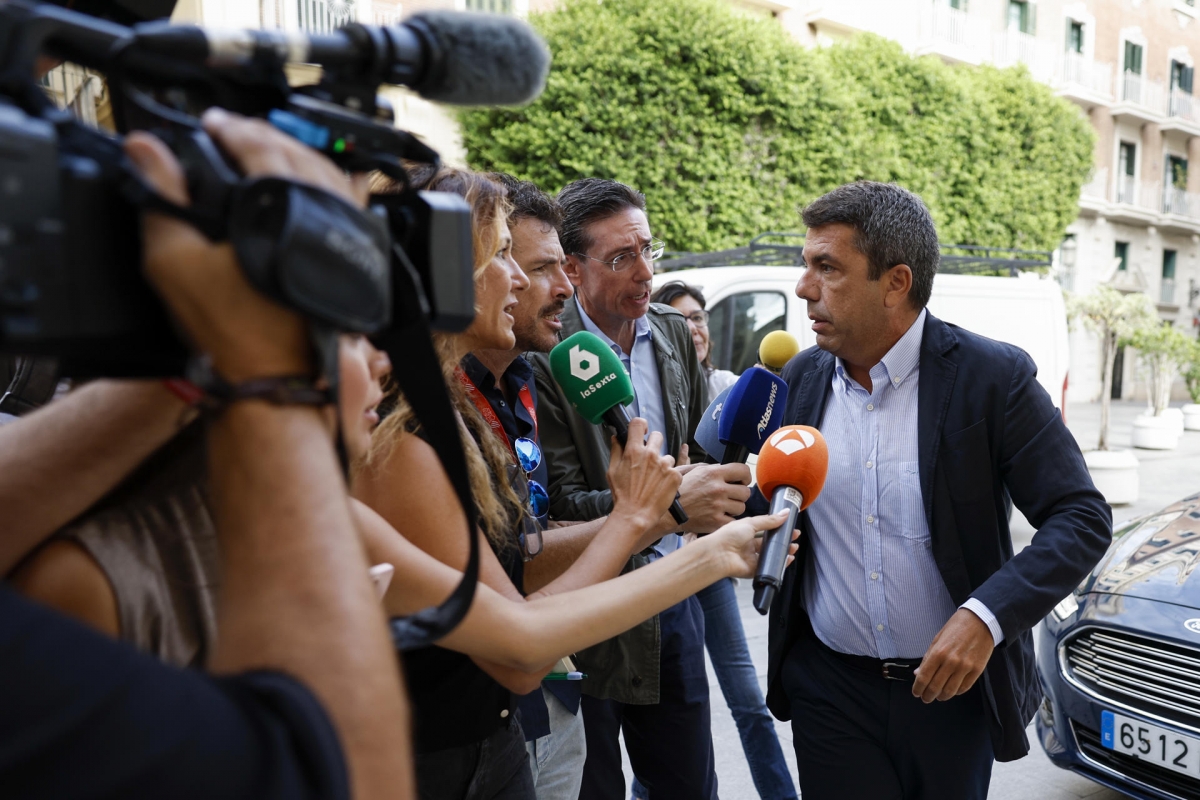 Mazón evitó este lunes responder ante los medios sobre sus horarios el 29O. - Foto: EFE/Biel Aliño