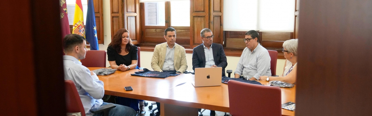 Un profesor de la UMU da voz a los migrantes europeos como alternativa a los discursos de odio