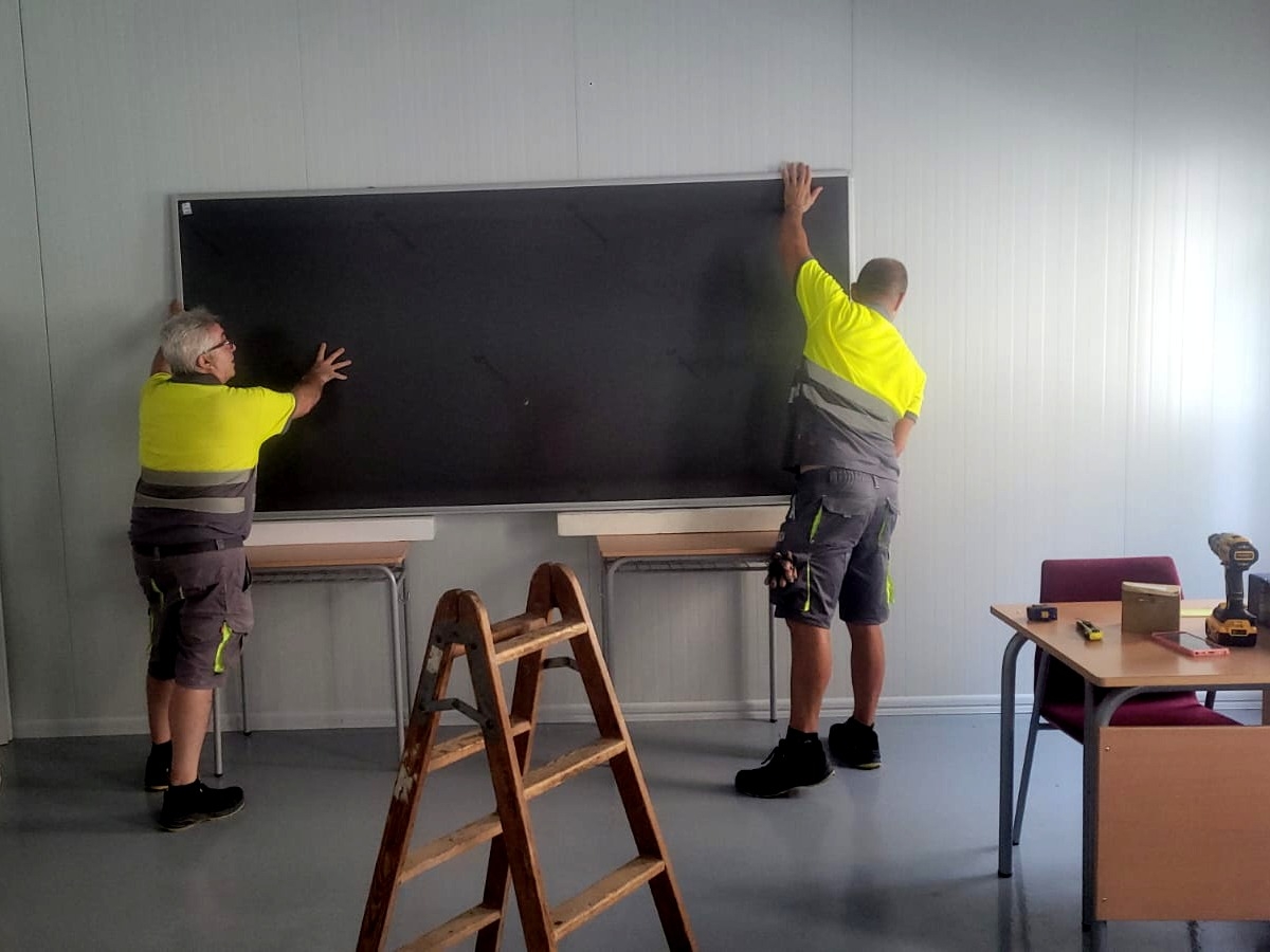 Educación deja tirado al Ayuntamiento de Calp en la entrega del mobiliario del IES Les Salines 