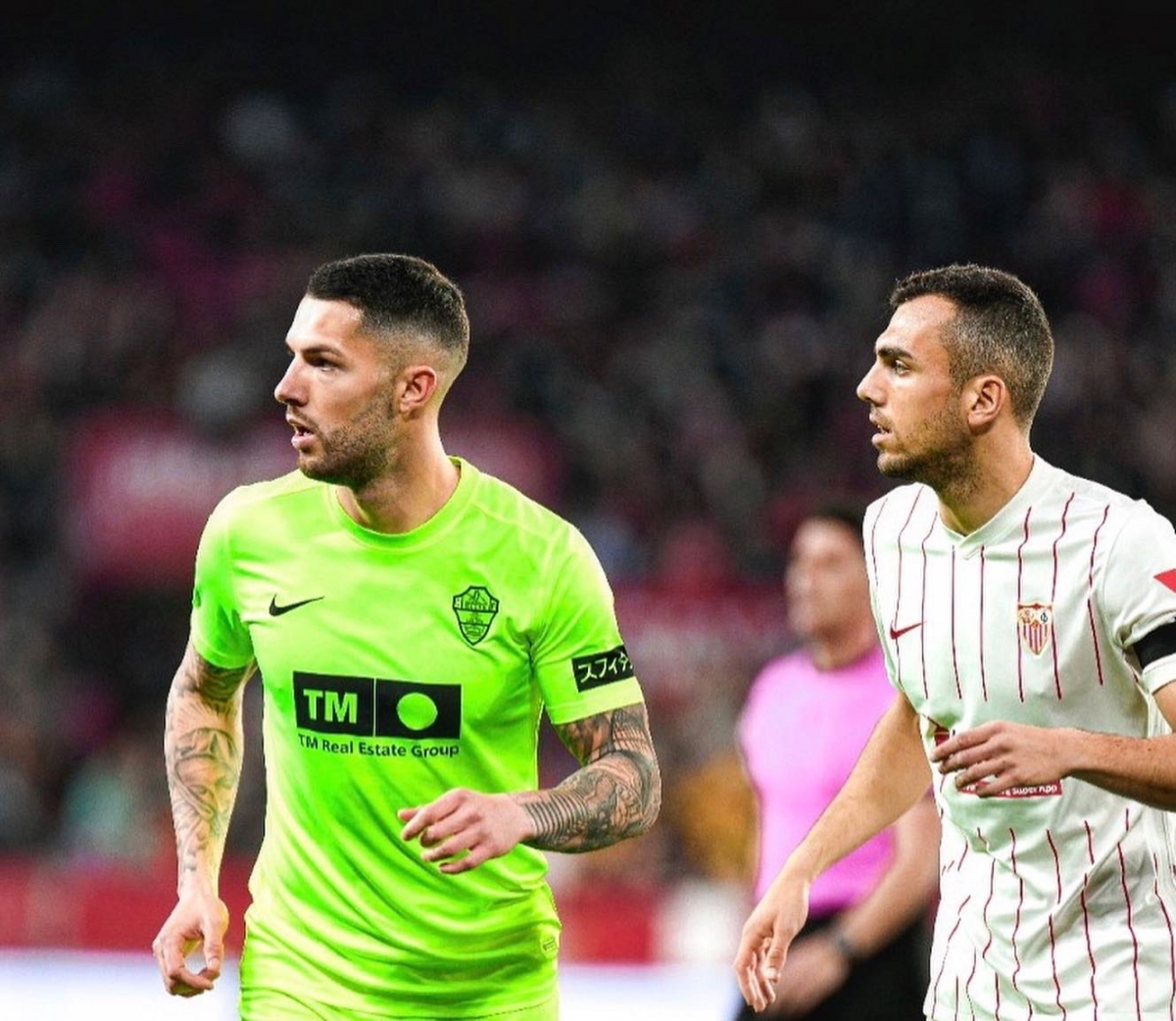 'Tete' Morente con la camiseta del Elche CF en un partido contra el Sevilla FC - Foto: PLAZA