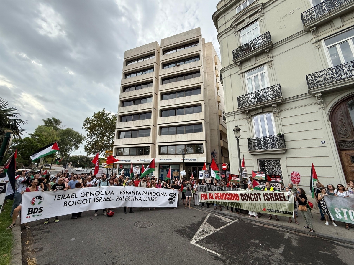 Una concentración reclama el corte 