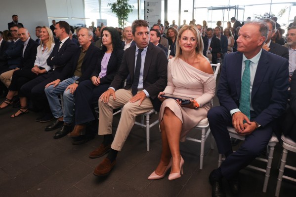Mazón anuncia un plan de 2.000 millones para reindustrialización sin aterrizar el gasto