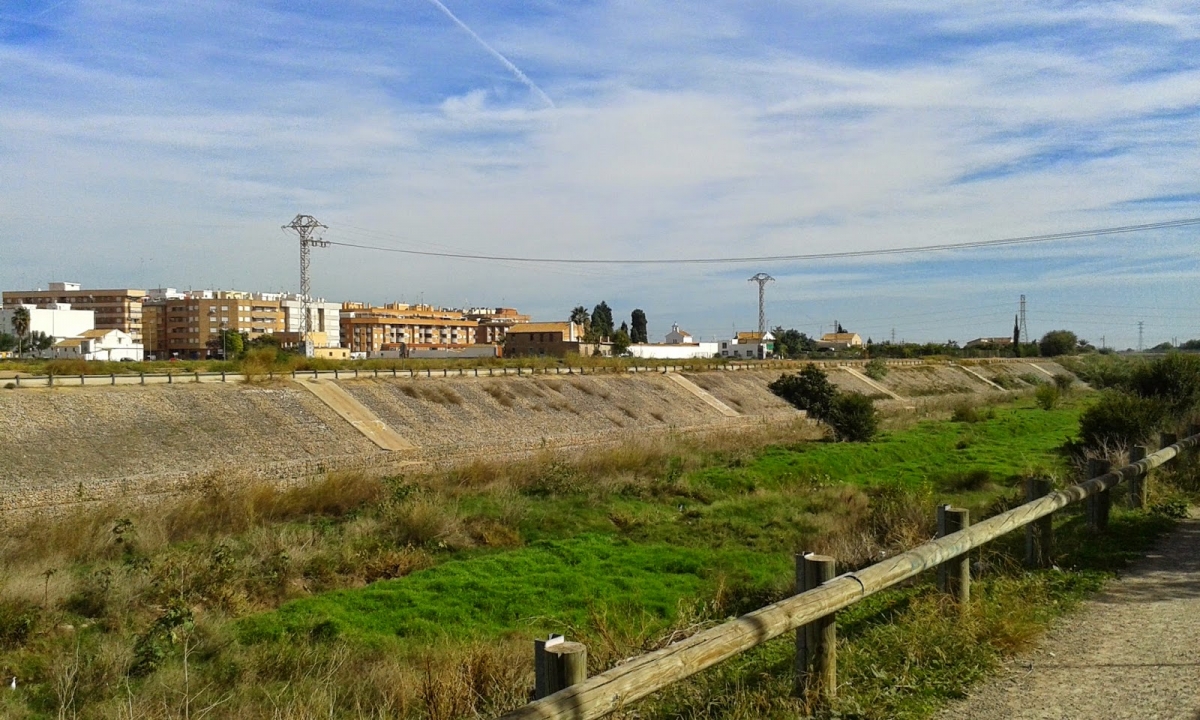 El ayuntamiento de Almàssera presenta 750 firmas a la CHJ para que limpien el barranco del Carraixet