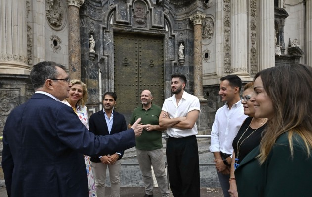 Así será el gran espectáculo gratuito que acogerá este jueves la Plaza Belluga: un centenar de artistas y tres escenarios