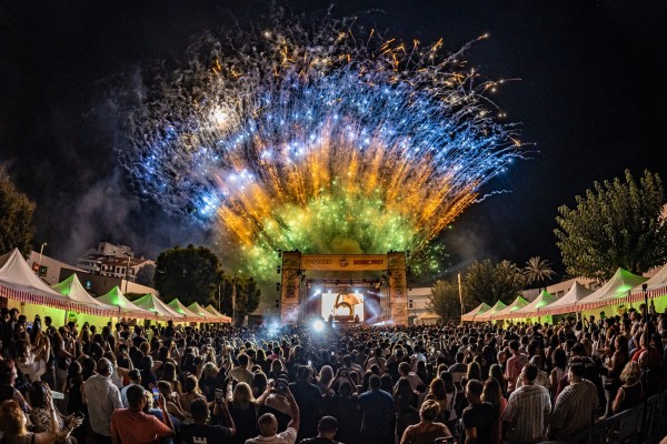 El Popcorn Music Fest llena Benissa con 6.000 asistentes en su vibrante fiesta de música y cine