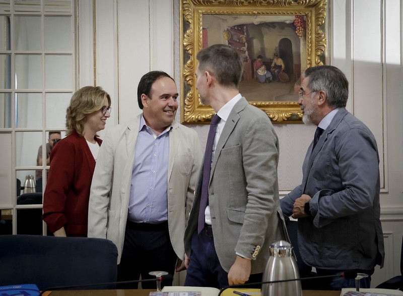 Pérez Llorca, junto a otros diputados del PP este martes. - Foto: CORTS/José Cuéllar