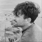 El murciano Emilio Macanás publica 'El niño de las historias', su primera novela: "Con este libro me he reencontrado con el niño que fui"