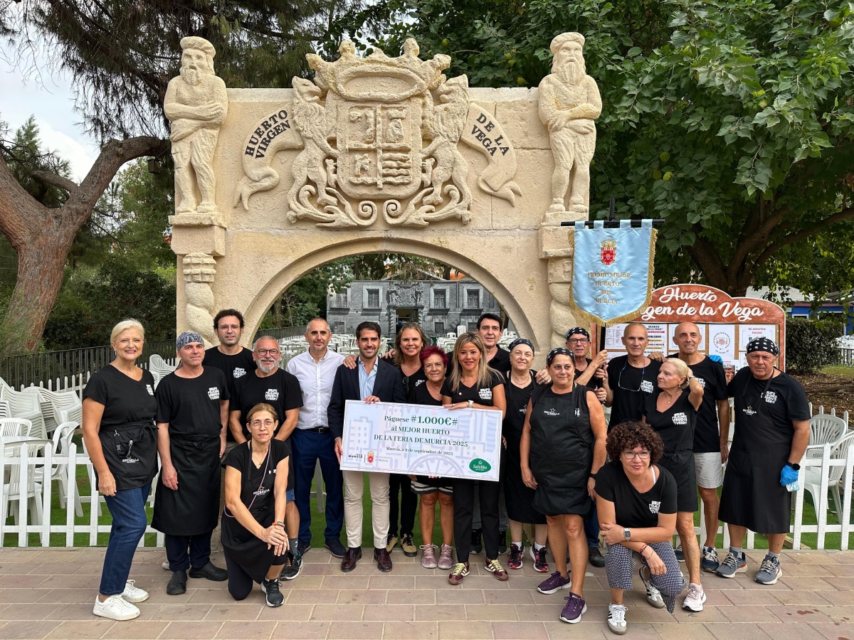 La peña Virgen de la Vega gana el concurso de mejor fachada en los Huertos del Malecón