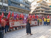 UGT y CCOO reclaman en Alicante reducir la jornada laboral y denuncian el exceso de horas impagadas