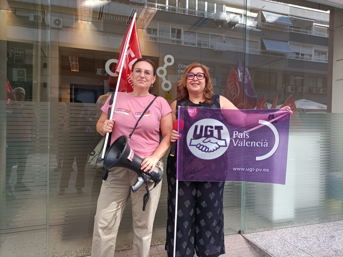Concentración de sindicatos en Alicante por la reducción de la jornada laboral. - Foto: PLAZA Concentración de sindicatos en Alicante por la reducción de la jornada laboral.