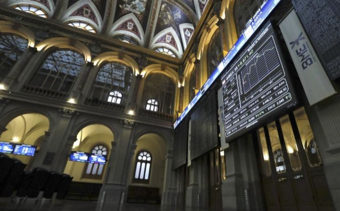 Banco Santander mantiene en terreno positivo al Ibex 35 a media sesión