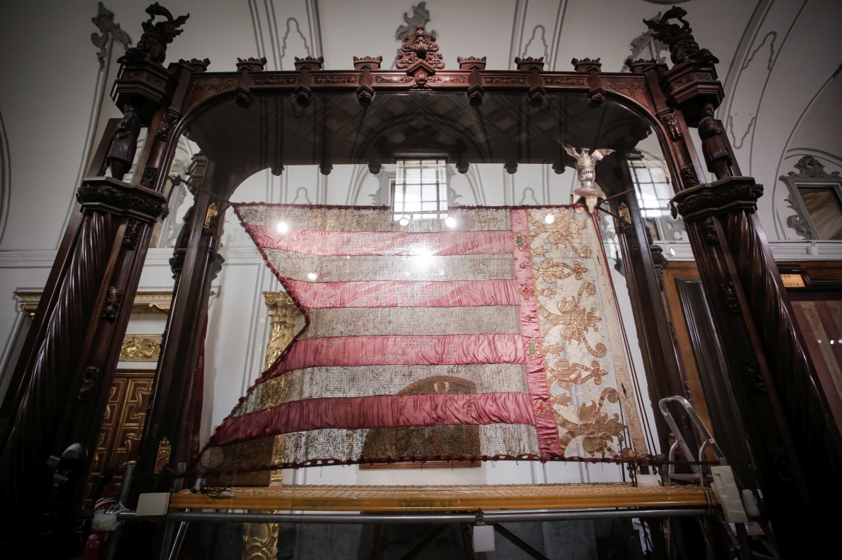 València encarga la confección de una nueva réplica de la Senyera que desfilará el 9 d'Octubre de 2027