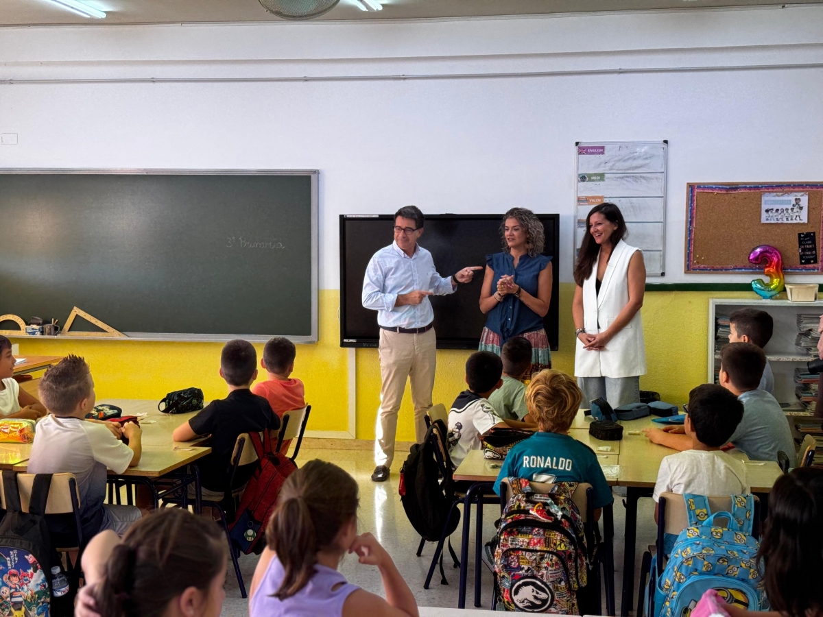 San Vicente inicia el curso con 12.000 alumnos en colegios e institutos y abre una nueva aula escolar
