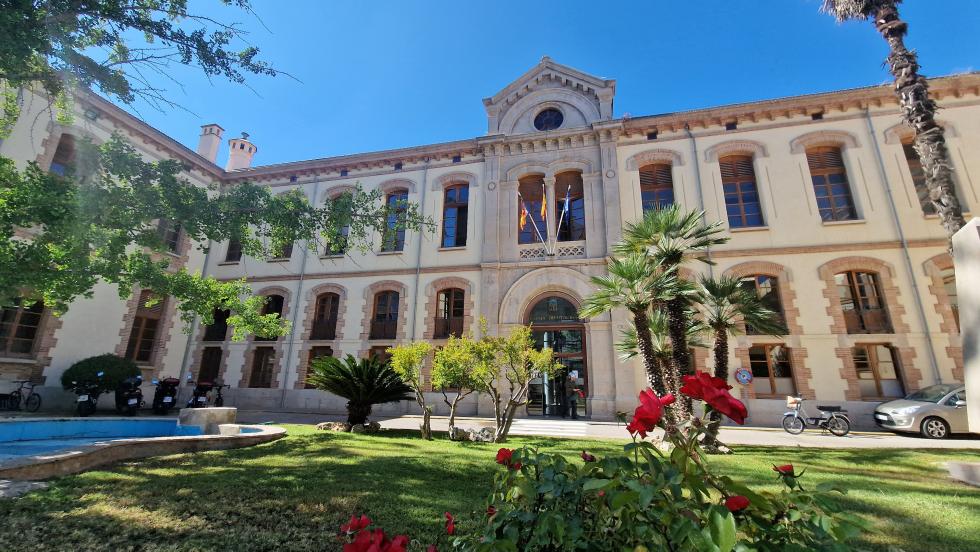 Más cambios en la cúpula del Hospital Provincial: Balfagó sustituye a Tena en la dirección económica