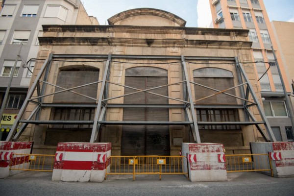 Solución a El Progreso en Elche: el Ayuntamiento comprará el edificio y alineará la fachada