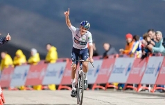 Pellizzari se impone en solitario en El Morredero en otro combate nulo entre Vingegaard y Almeida