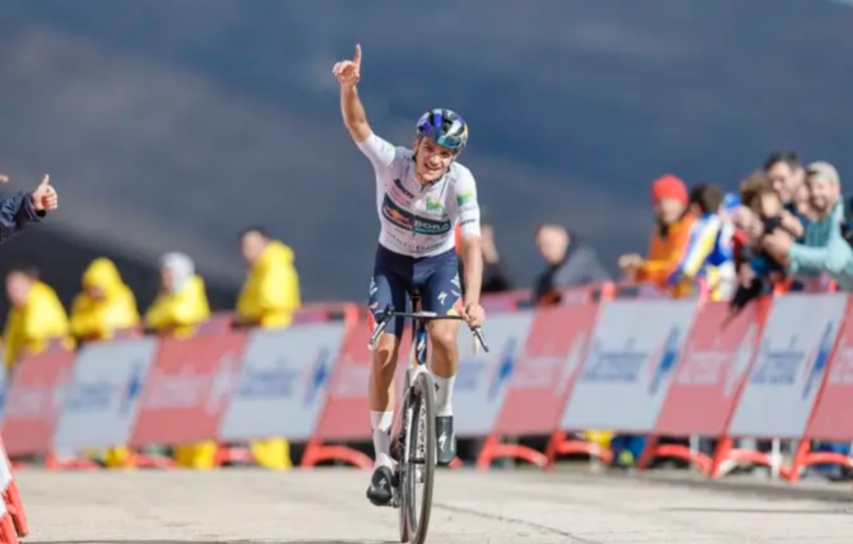 Pellizzari se impone en solitario en El Morredero en otro combate nulo entre Vingegaard y Almeida