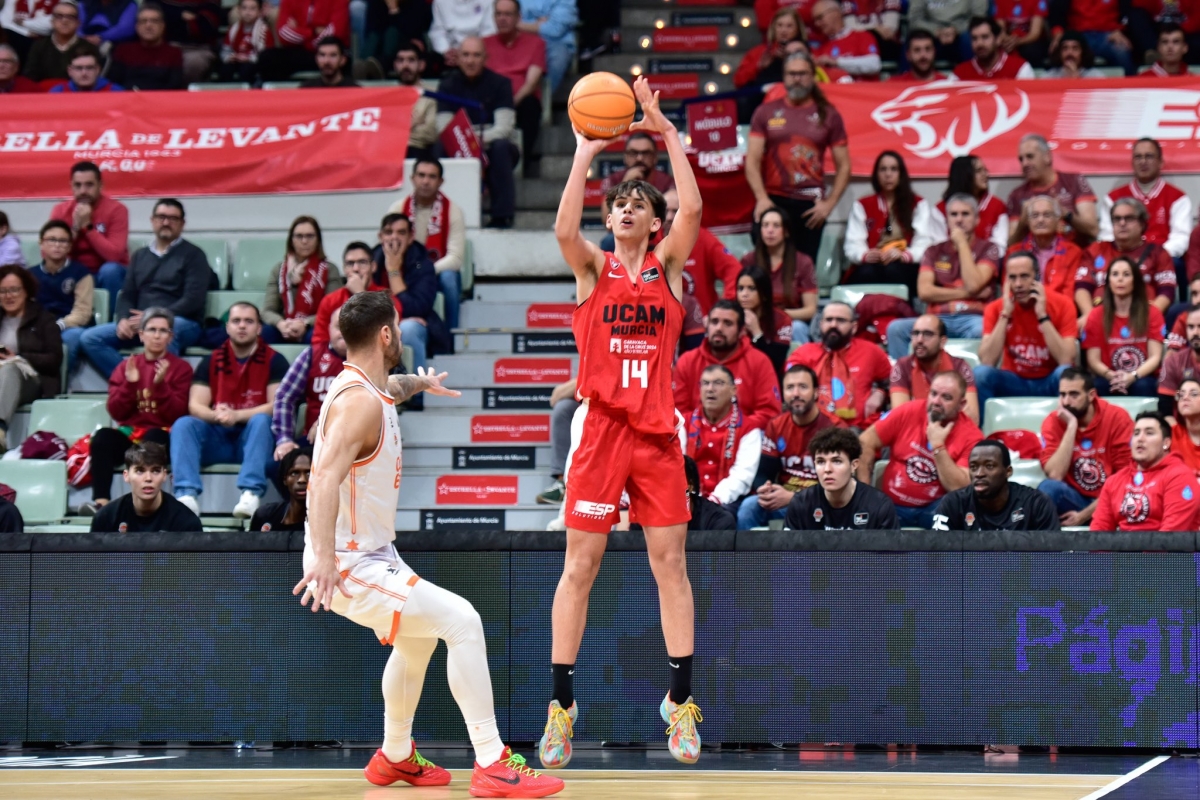 Joao Neves, jugador brasileño del UCAM CB que jugará con el sub-22 universitario. - Foto: JAVIER BERNAL IMQUALITY