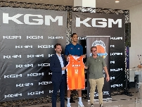 KGM Autopista Motor acoge la presentación de Neal Sako como jugador de Valencia Basket